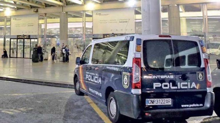 بالما دي مايوركا.. حقيبة مغربي بمطار المدينة تستنفر الشرطة الإسبانية بتفعيلها بروتوكول الإرهاب