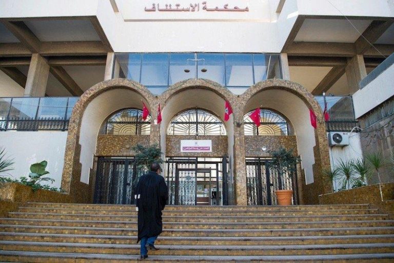 معاينات وتشريح.. الوكيل العام يكشف ملابسات وفاة شخص أقدم على القفز من مبنى الفرقة الوطنية