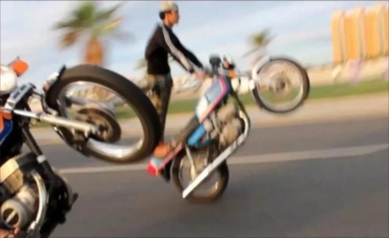 سلوكيات أصحاب الدراجات النارية.. مصدر قلق لا يُطاق تتطلب حزما لا يَلين