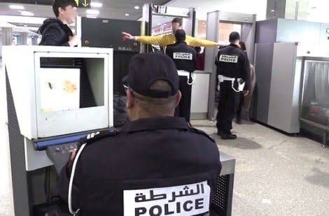 فور وصولها.. فطنة أمنية تحبط محاولة مواطنة إفريقية تهريب شحنة من مخدر الكوكايين