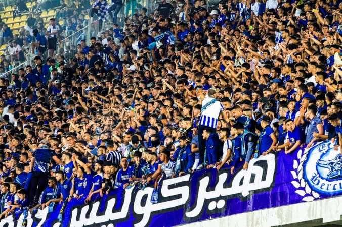 “هيركوليس” تقاطع مباراة الرجاء احتجاجا على بلاغ اتحاد طنجة.. واستقالة تمسماني تعمق الأزمة
